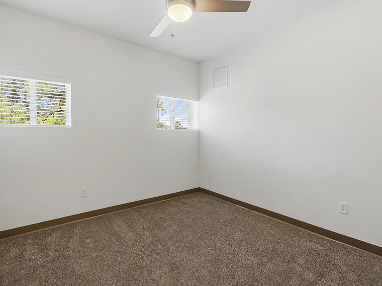 533 W Gurley St #2 — Photo 8
