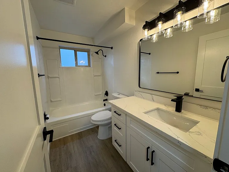 Avia Apartments | Renovated Homes in Seattle's Greenwood Neighborhood | 1 MONTH FREE!! — Photo 18