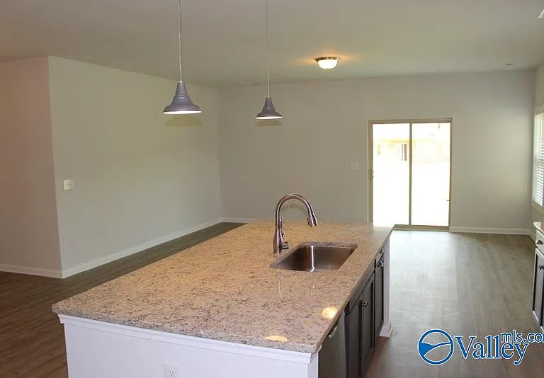 127 Saddle St — Photo 15