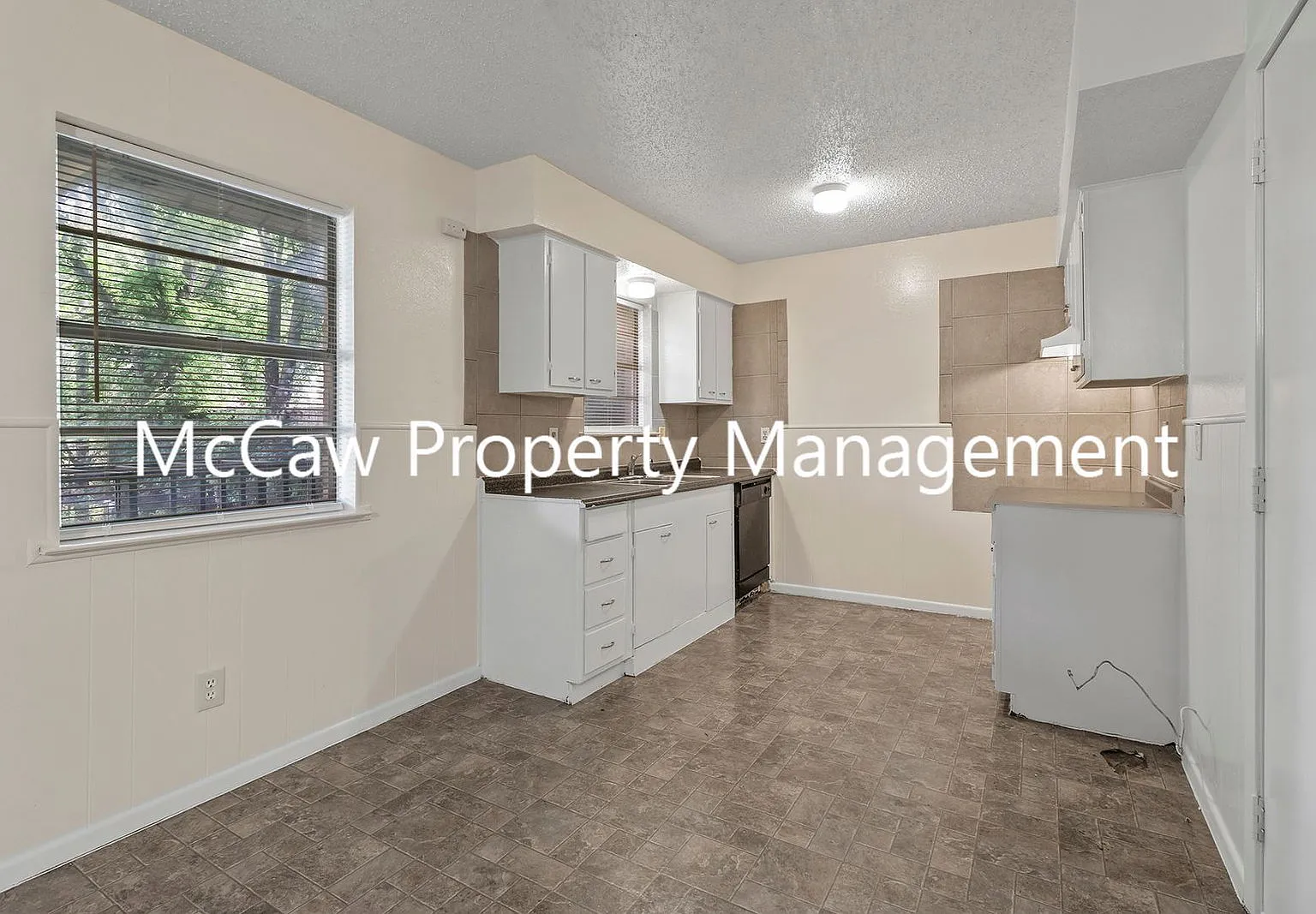 3 bed, 1.5 bath, 1132 sqft, $1,575 — Photo 3