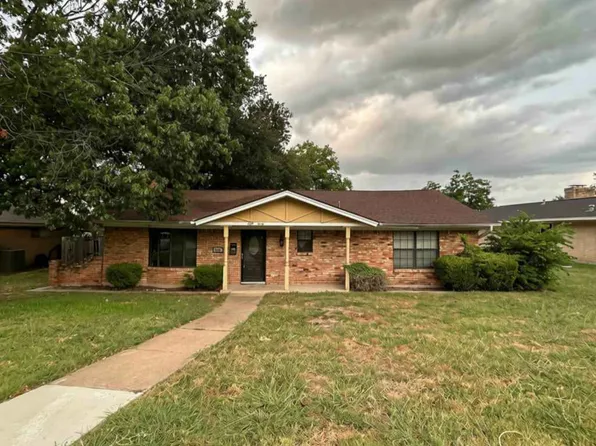 830 Windsor Pl, Grand Prairie, TX 75051