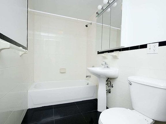 4th image of 1443 28th Ave APT 1B