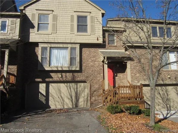 4250 Breckenridge Dr, West Bloomfield, MI 48322