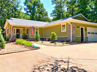 2 Lakeside Dr, Bella Vista, AR 72714