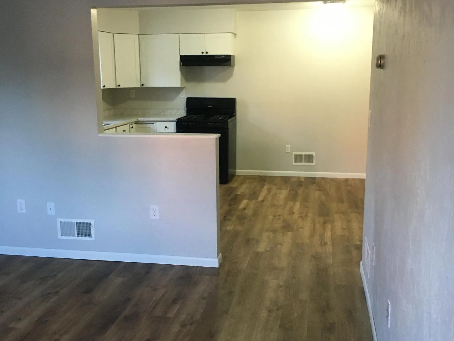 3 bed, 1.5 bath, 1100 sqft, $1,500 — Photo 2
