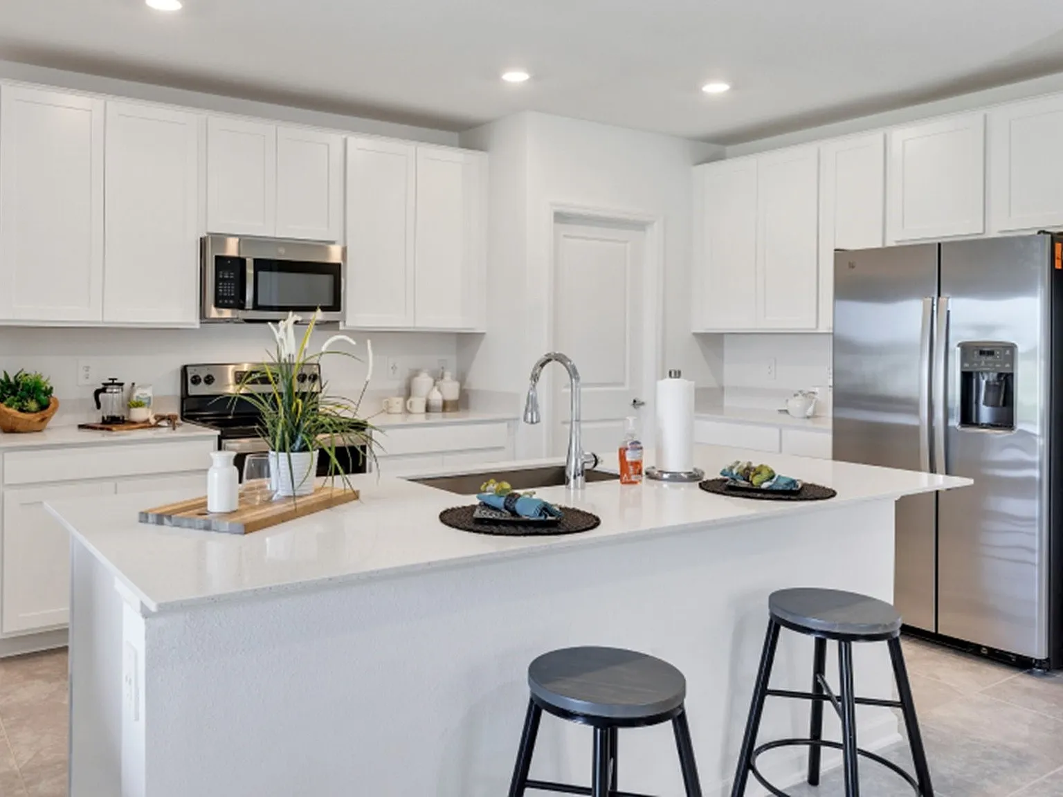 6 bed, 2580 sqft, $2,995 — Photo 2