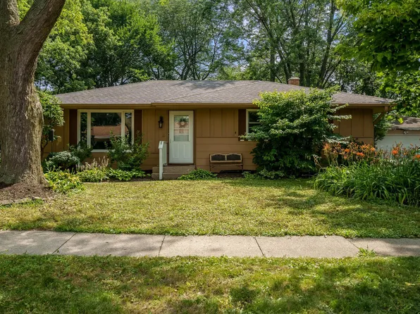 1016 Esmond Dr, Rockford, IL 61108