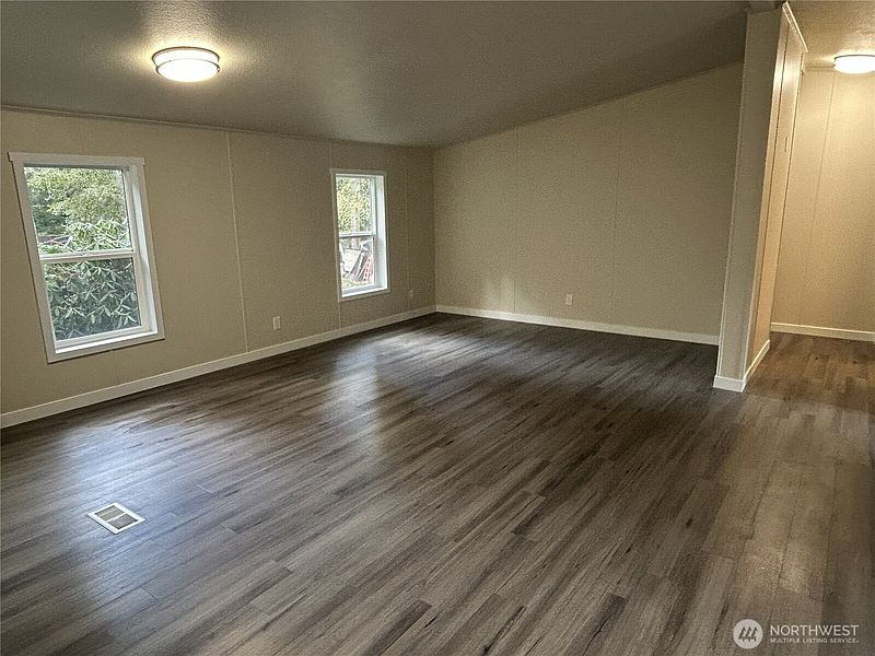 4th image of 8331 Daphne Court SE