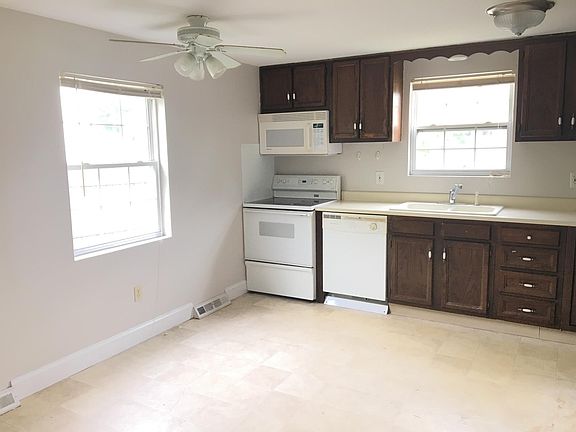 Large eat in kitchen with pantry