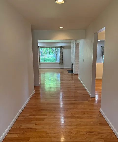 2647 Stonebury Dr — Photo 2