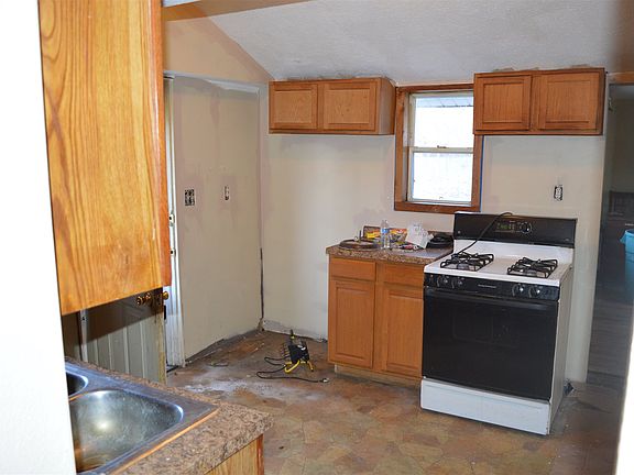 4th image of 54042 Hanson Ct