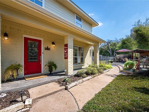 2nd image of 1020 Holt St