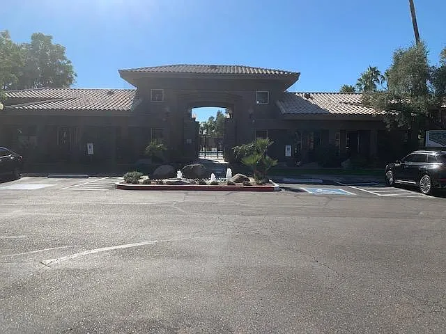2 bed, 1098 sqft, $4,300 — Photo 2