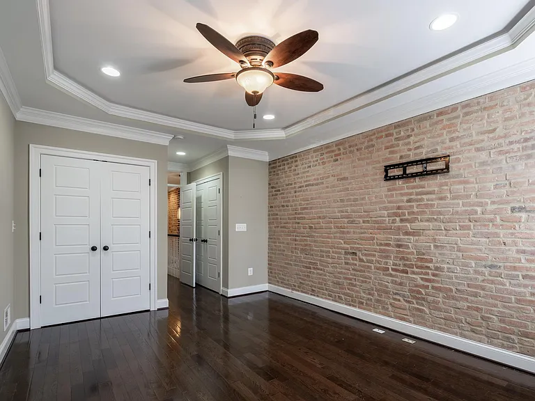 922 S Clinton St — Photo 10
