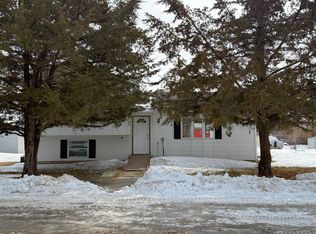 316 14th St NW, Devils Lake, ND 58301
