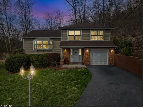 11 Rolling Hills Rd, Vernon Twp., NJ 07461