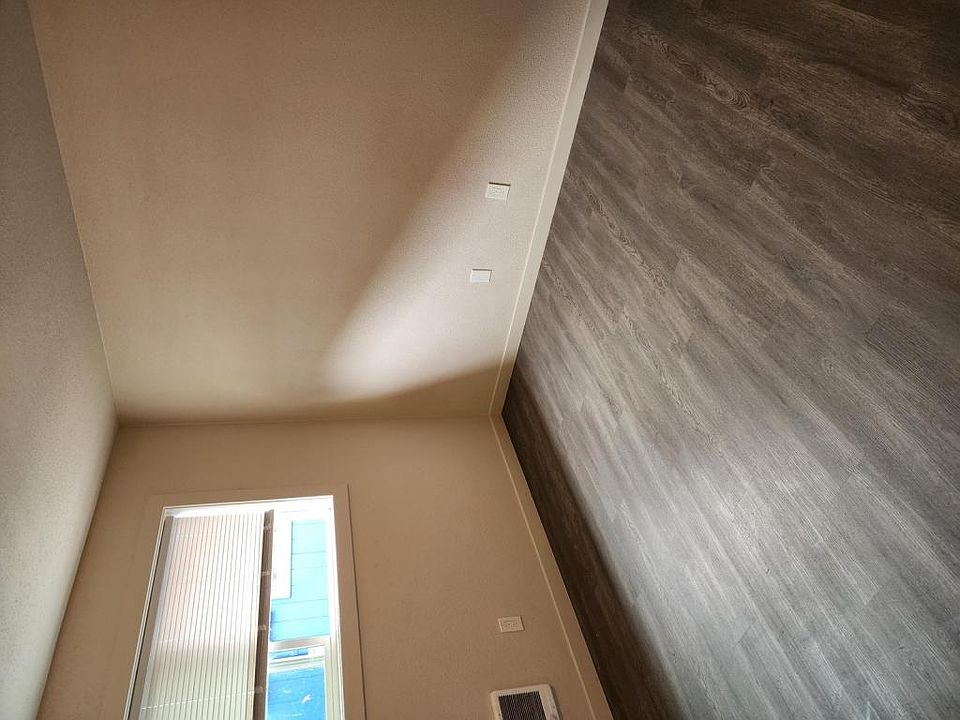 2nd image of 1921 33rd Ave