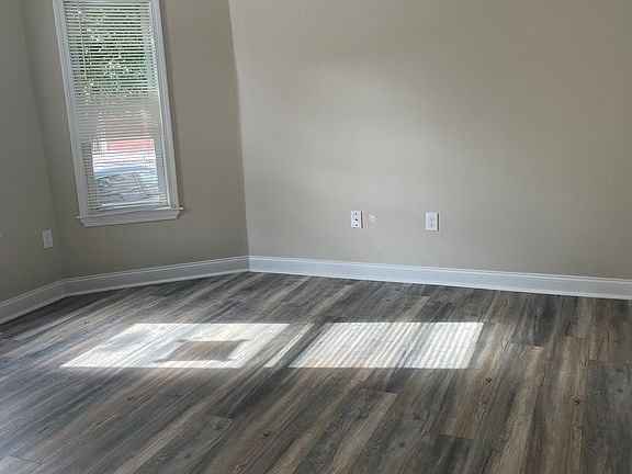 2nd image of 300 Spruce St #1