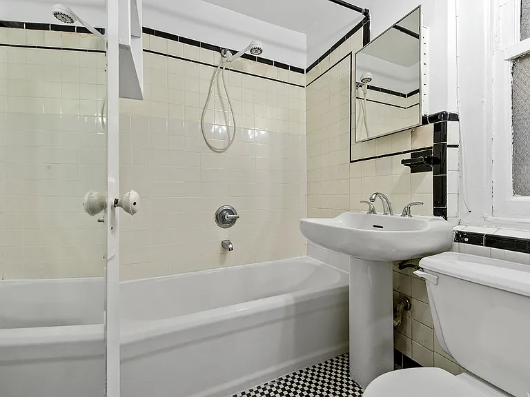 32 Beekman Pl #1 — Photo 6