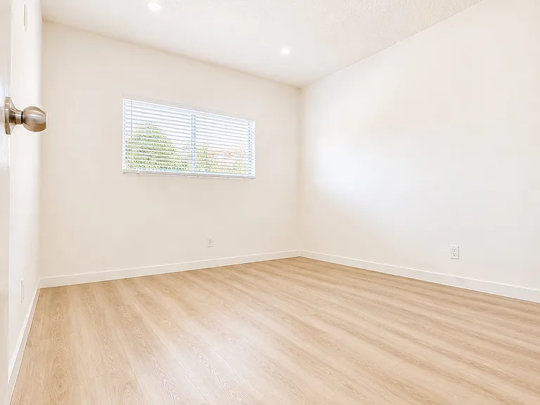 401 E Harvard St #6 — Photo 3