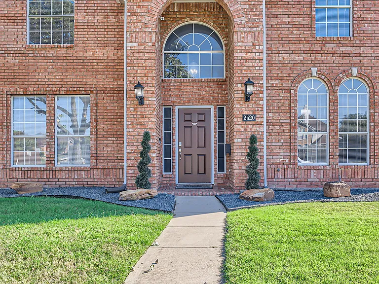 2520 Leicester Ct — Photo 26