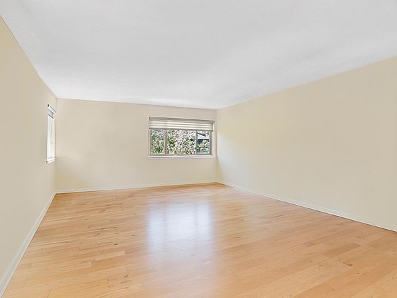 3rd image of 835 Ridge Ave APT 401