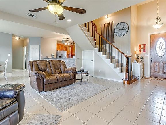 5th image of 212 Dove Hill Ln