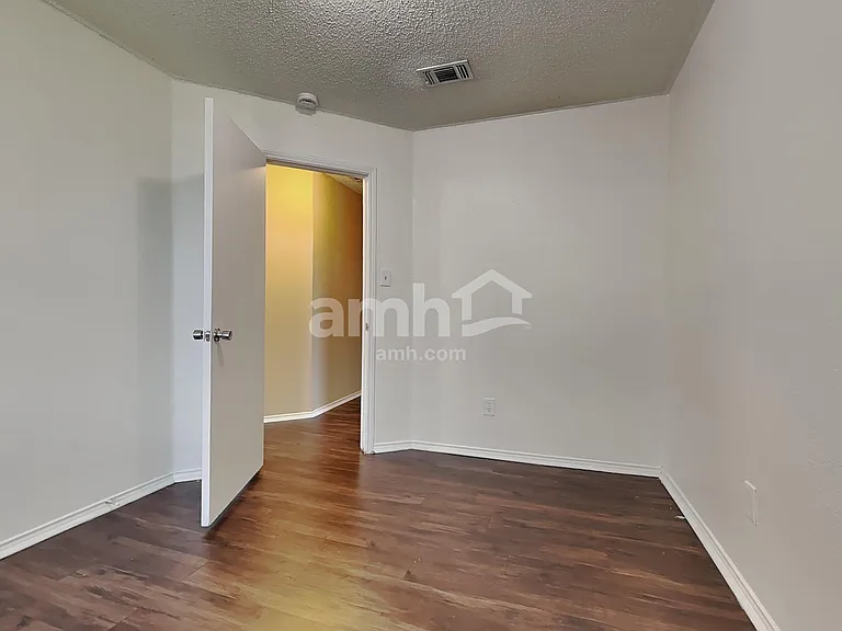 3235 Crystal Brook Ct — Photo 14