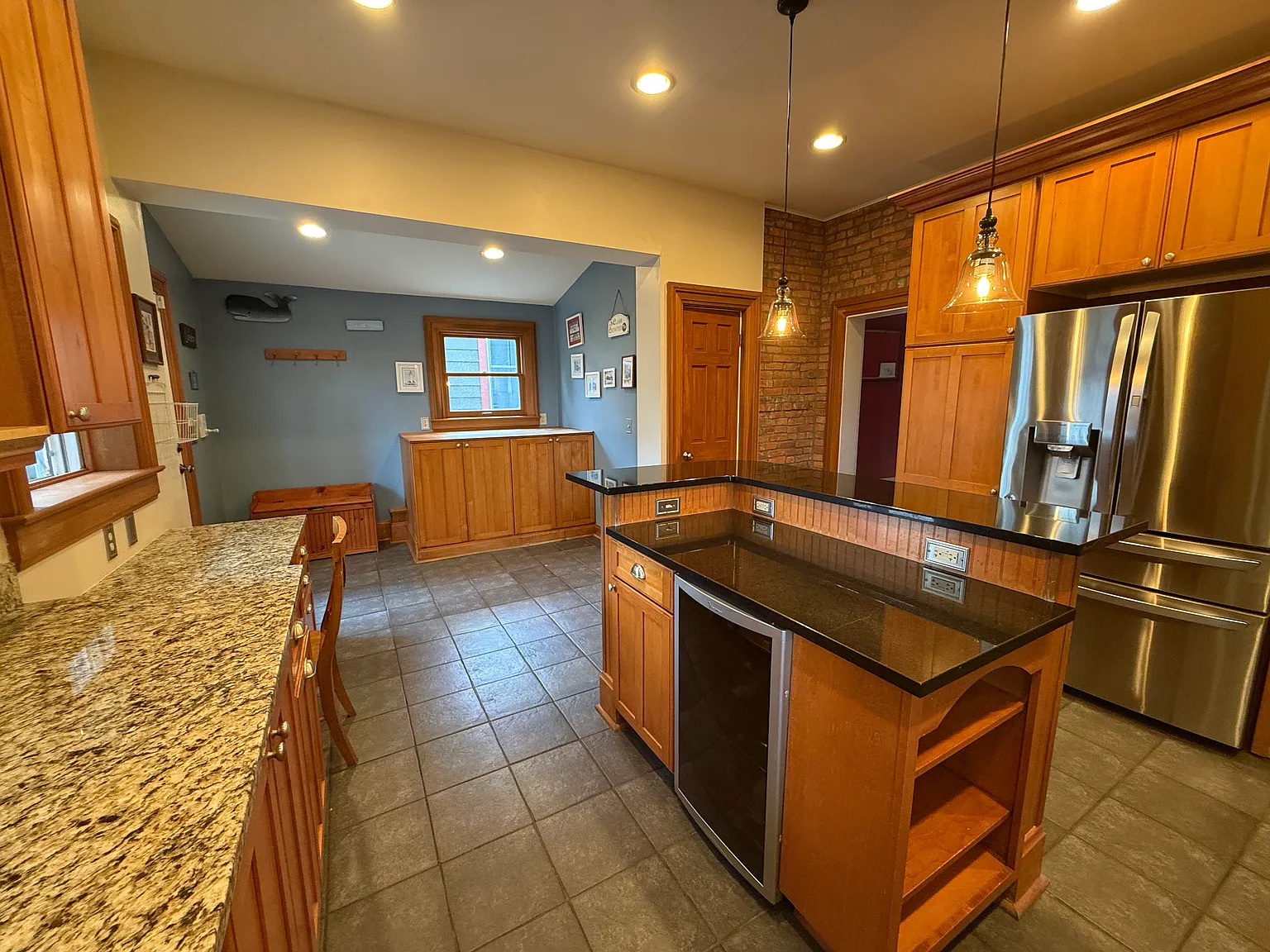 3 bed, 2010 sqft, $2,650 — Photo 3