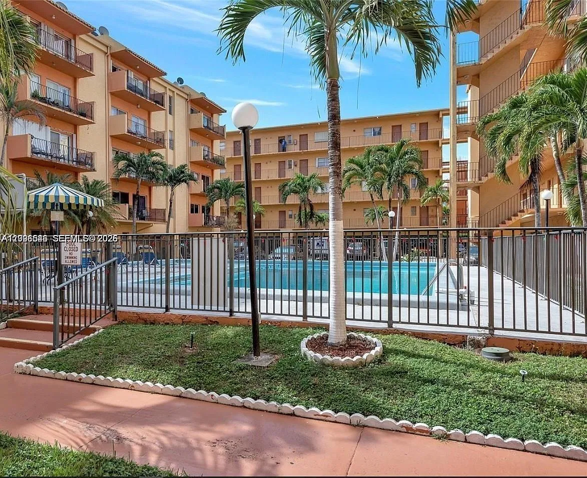 Westland Eden Condo Ii — Photo 2