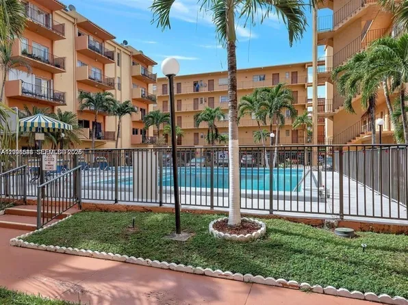 1900 W 54th St APT 307, Hialeah, FL 33012