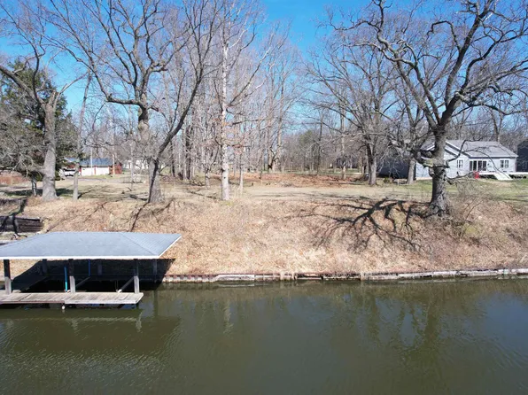 4 Longbriar Ct, Monticello, IN 47960