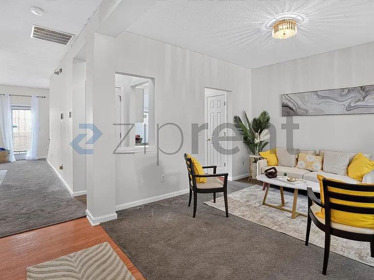 2354 Charleston Pointe SE — Photo 5