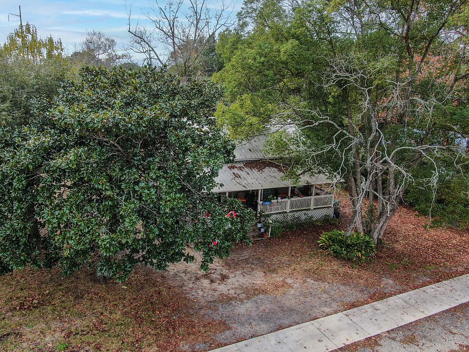 1st image of 563 Live Oak Ave W