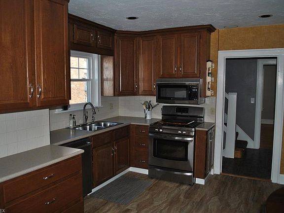 5th image of 1574 Chesterland Ave