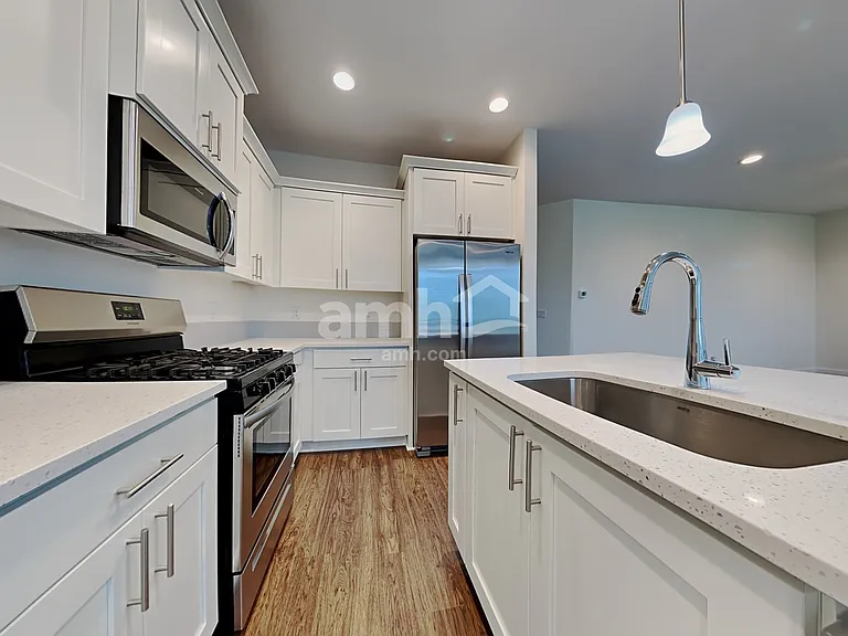 1013 NE 11th Way — Photo 4