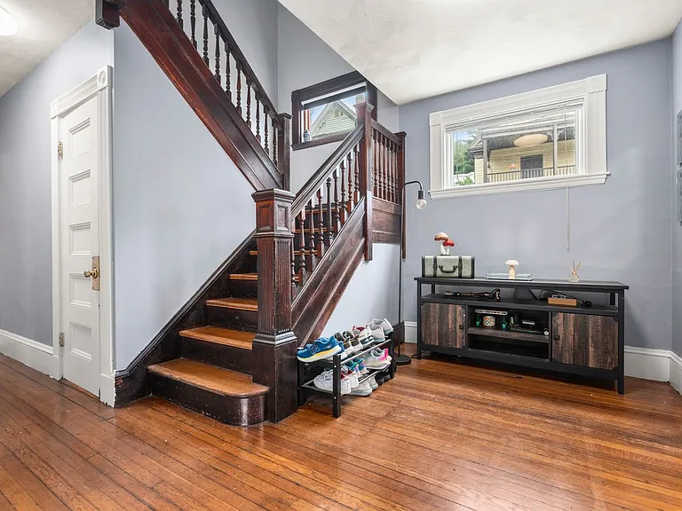 7 Howe St — Photo 7
