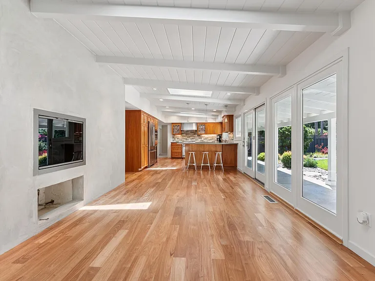 61 Bradley Ave — Photo 14