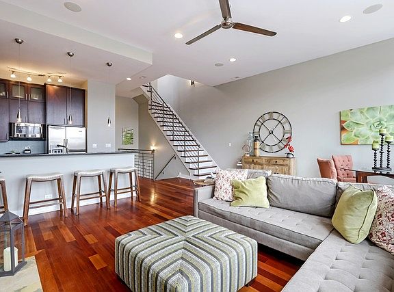 3rd image of 3864 N Lincoln Ave APT 4