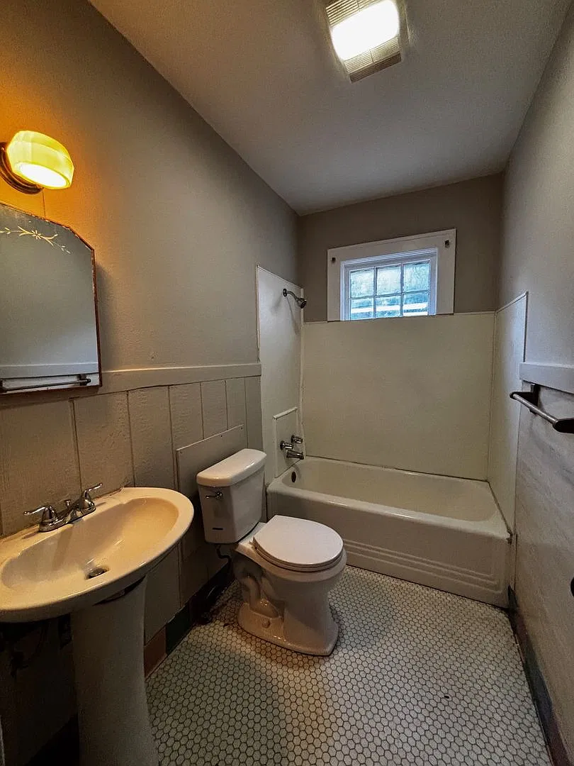 145 Campbell — Photo 2