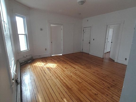 2nd image of 94 Glen St APT 1