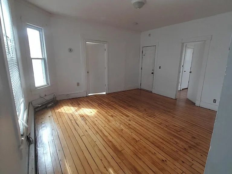 94 Glen St — Photo 12