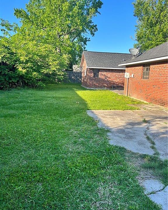 2nd image of 2996 Lexington Dr