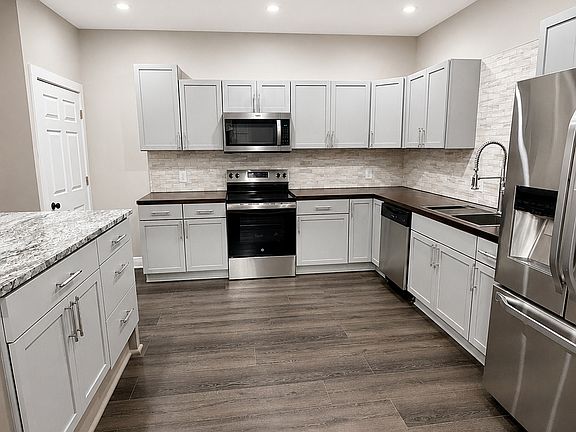 4th image of 3449 N Kenwood Ave