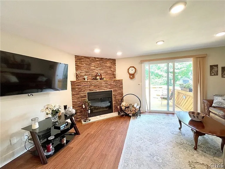 8423 Bubbling Springs Dr — Photo 20