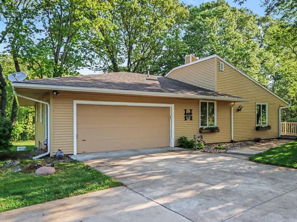 38 Clubhouse Ct, Plainwell, MI 49080
