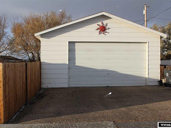 4th image of 1429 Carbon St