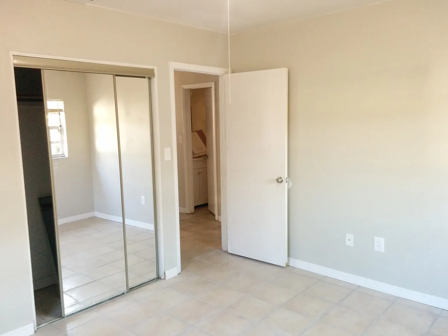 3 bed, 980 sqft, $1,700 — Photo 4