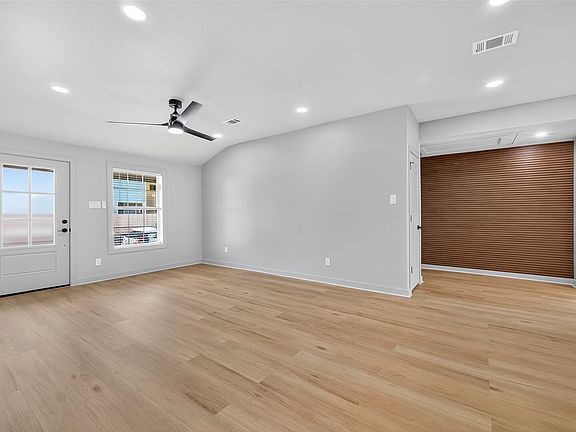 5th image of 1509 Moody St