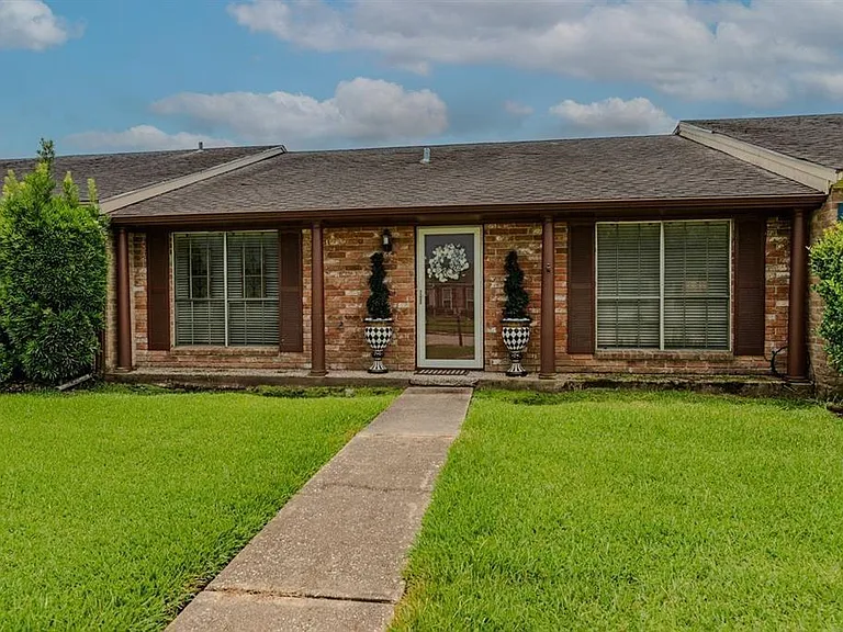 5975 Meadow Way — Photo 2